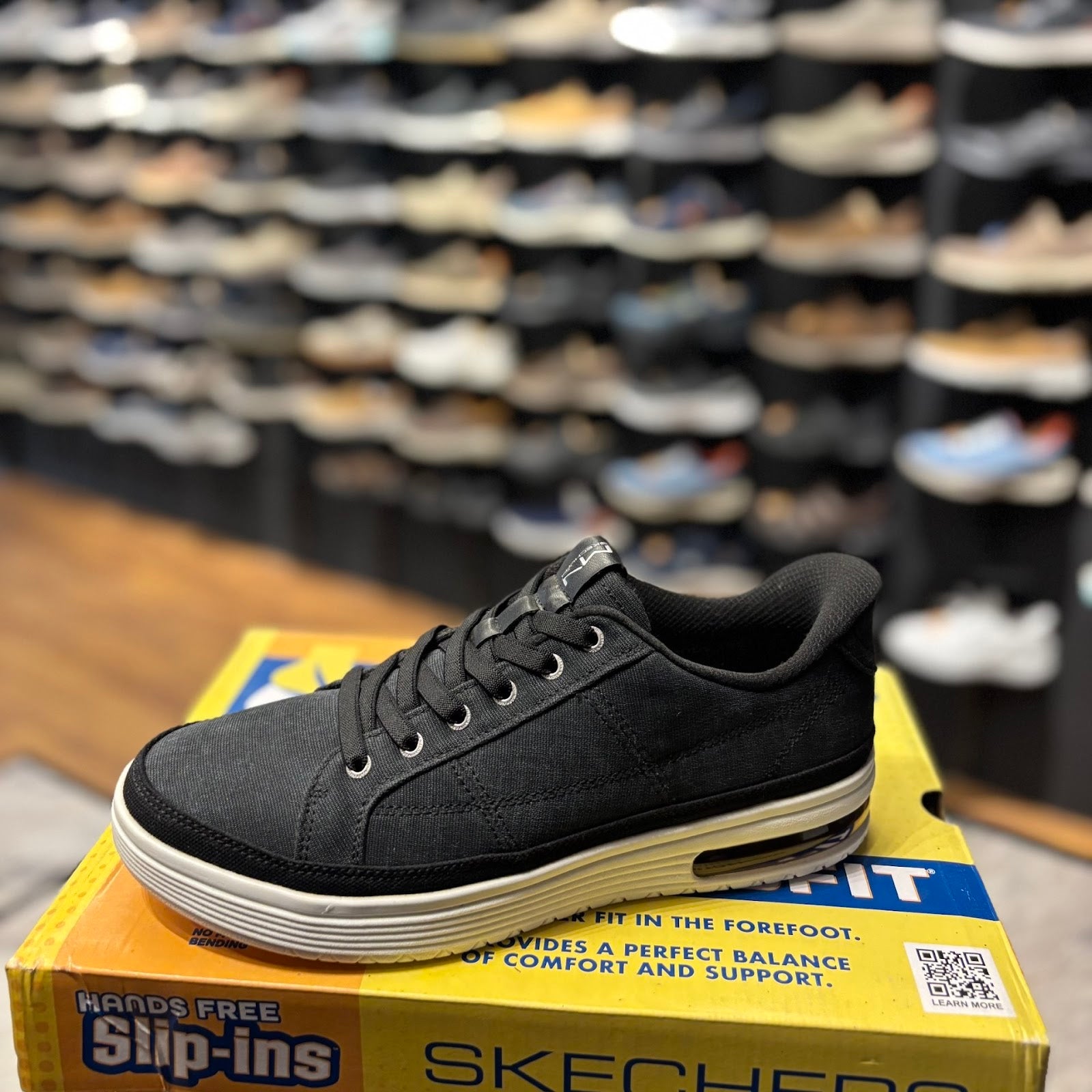 Skechers 211042 - Black - Size 41.0