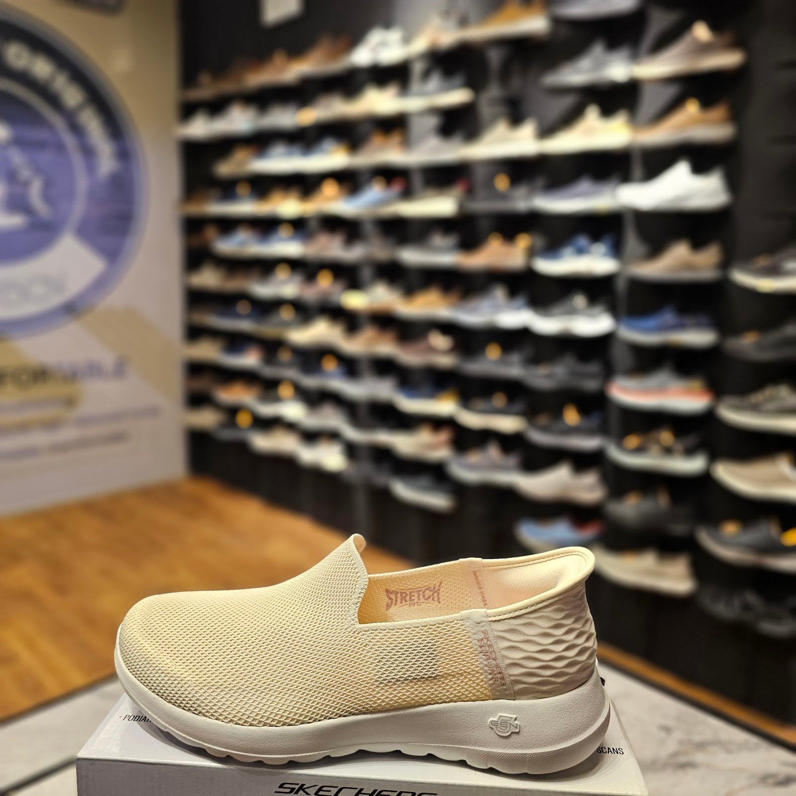 Skechers 124641 - Off White - Size 39.0