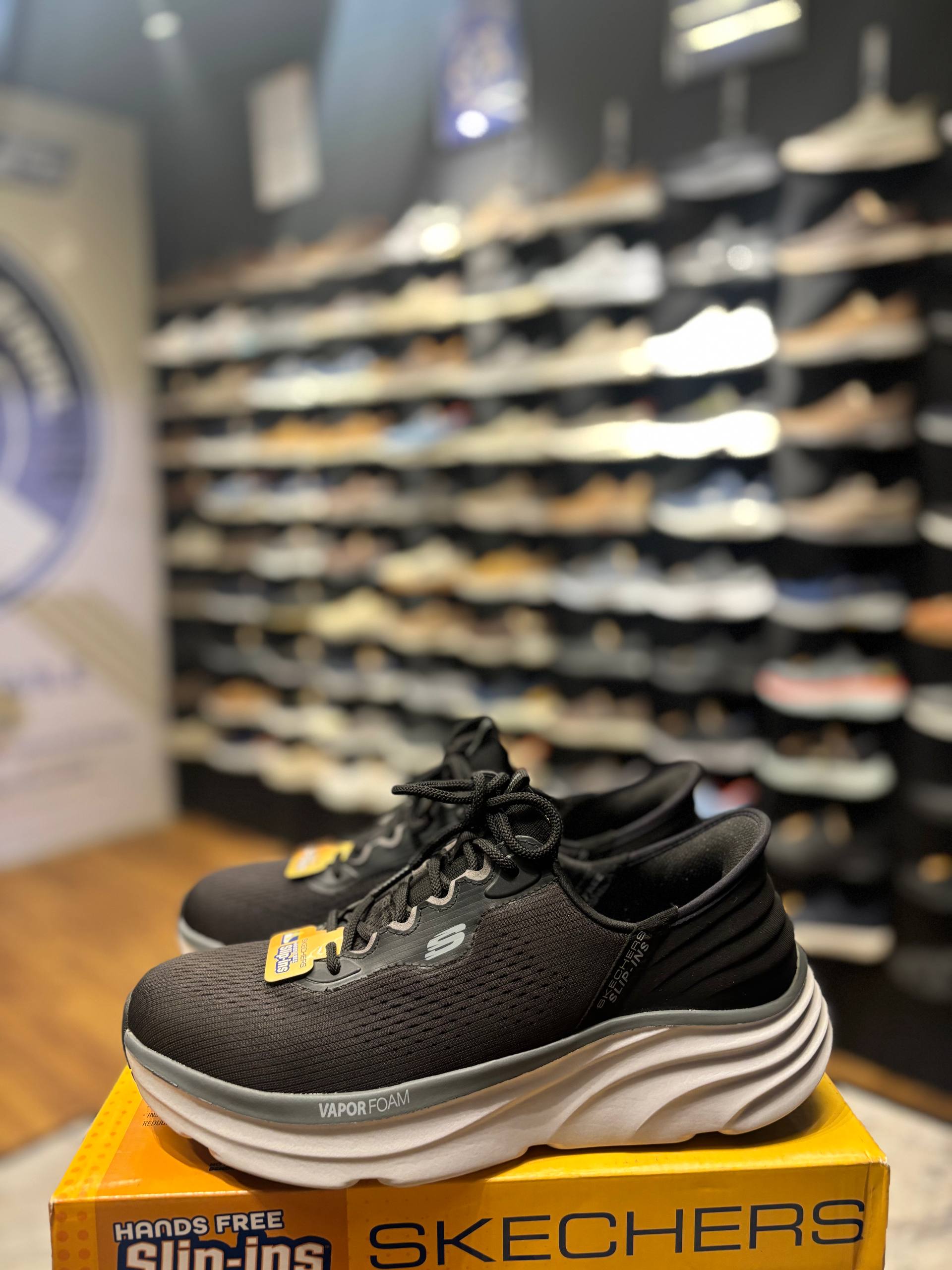 Men's Skechers Relaxed Fit: D'Lux Vapor - Gallor