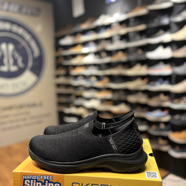 Women's Skechers GO WALK 7 (Wide Fit) — Black