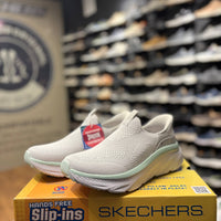 Women's Skechers D'Lux Walker 3.0